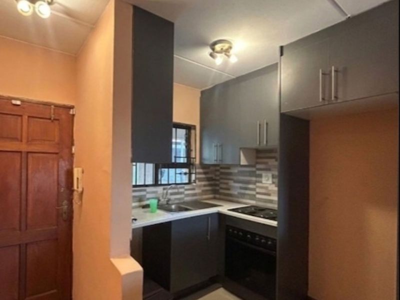 Apartment For Sale in Blackheath - Photo 5