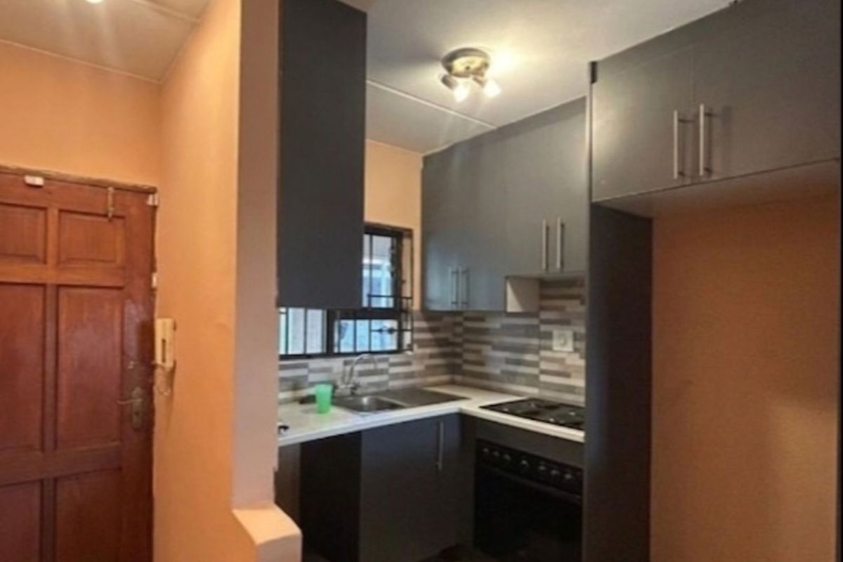 Apartment For Sale in Blackheath - Photo 5