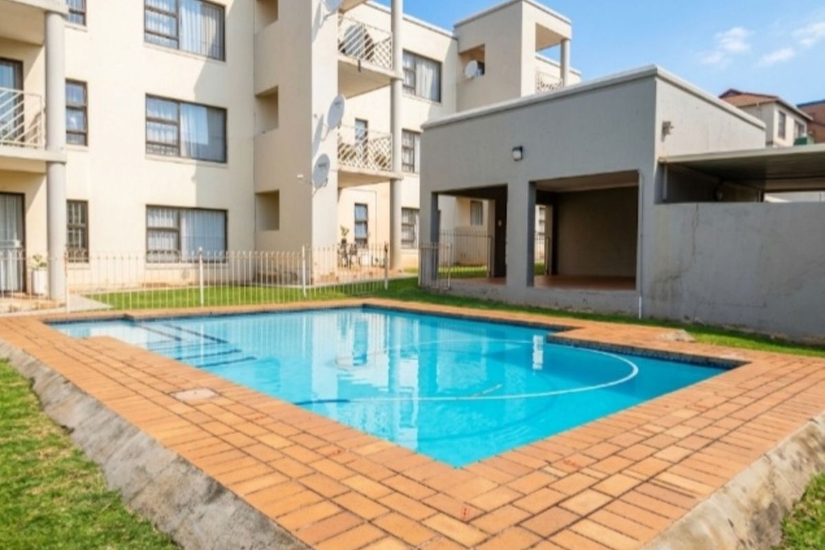 Apartment For Sale in Blackheath - Photo 2