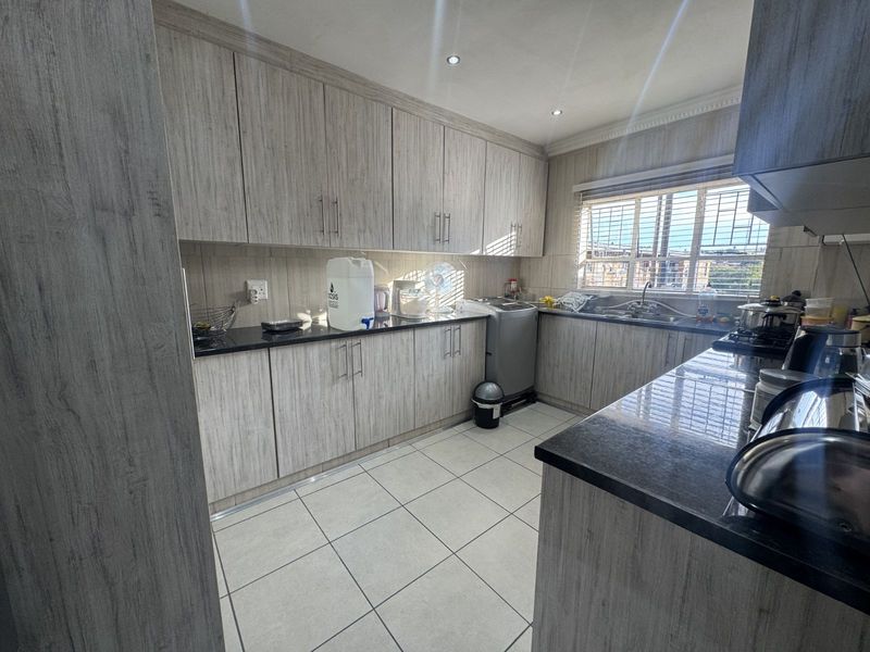 Apartment For Sale in Laudium - Photo 6