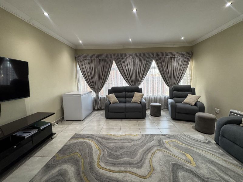 Apartment For Sale in Laudium - Photo 2