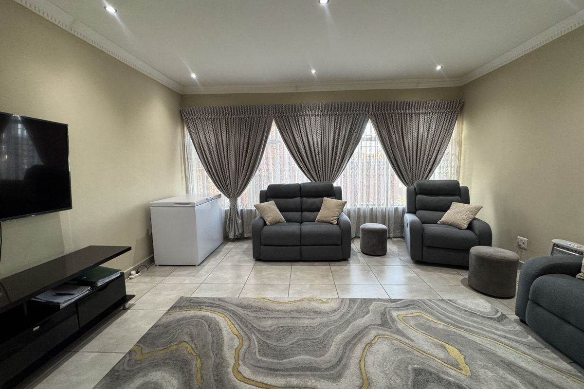 Apartment For Sale in Laudium - Photo 2