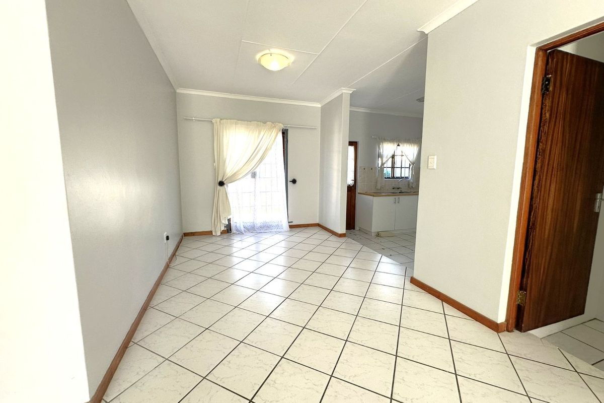 Townhouse For Sale in Heather Park - Photo 5