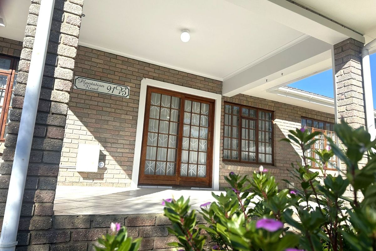 Townhouse For Sale in Heather Park - Photo 3
