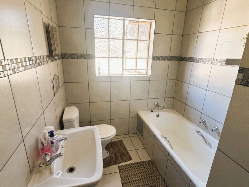 House For Sale in The Reeds - Photo 4