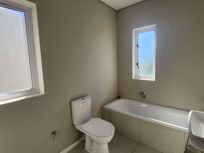 Townhouse To Rent in Somerset Lakes - Photo 9