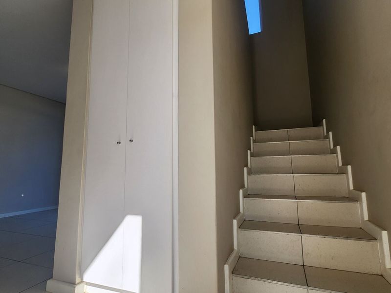 Townhouse To Rent in Somerset Lakes - Photo 3