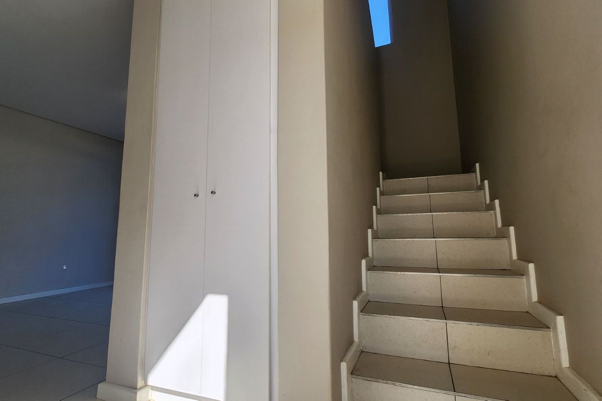 Townhouse To Rent in Somerset Lakes - Photo 3
