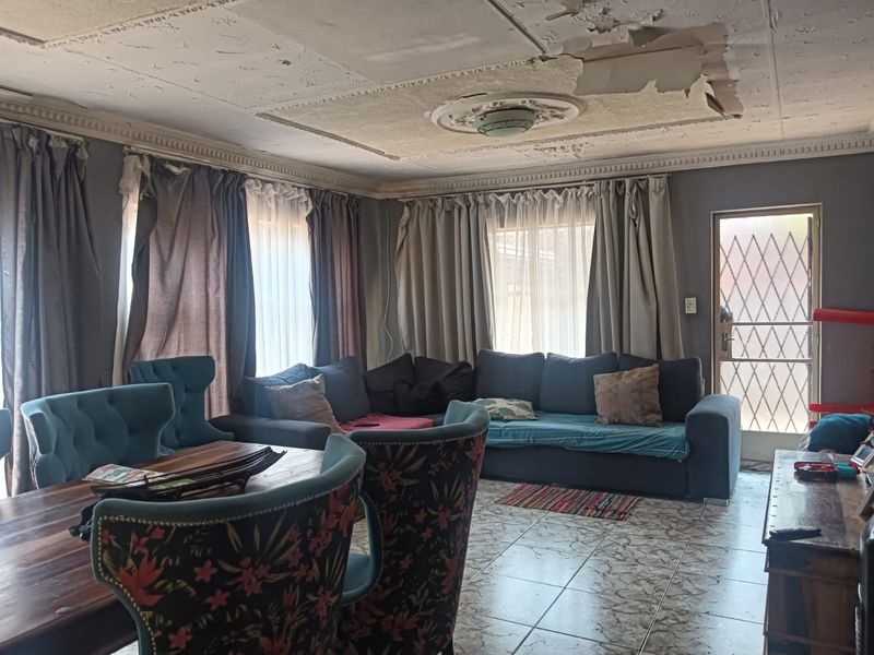 House For Sale in Jan Niemand Park - Photo 3