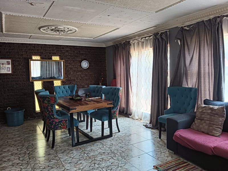 House For Sale in Jan Niemand Park - Photo 4