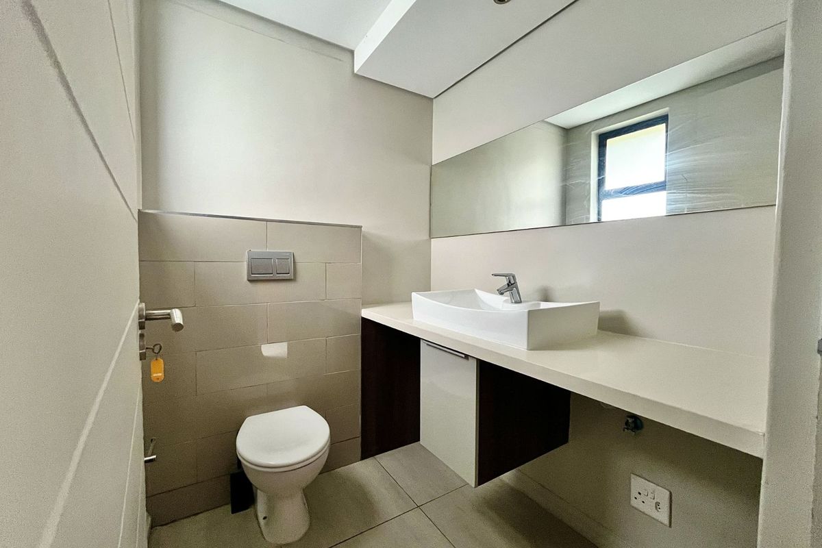 House To Rent in Menlo Park - Photo 2