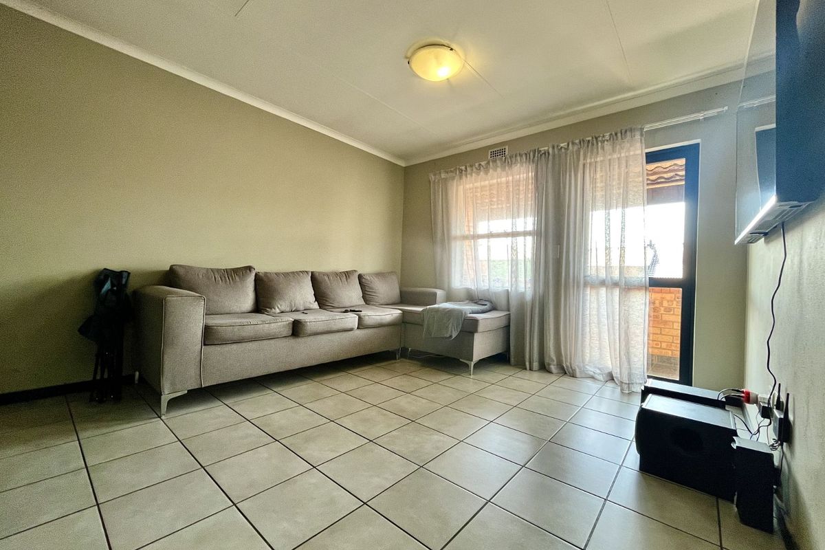 House For Sale in Heuweloord - Photo 2