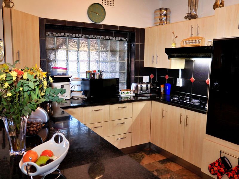 House For Sale in Erasmia - Photo 4