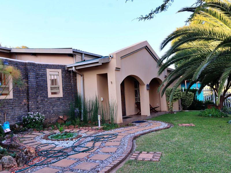 House For Sale in Erasmia - Photo 3