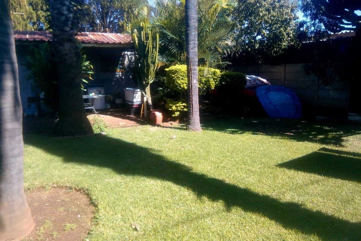 House For Sale in Eersterust - Photo 2