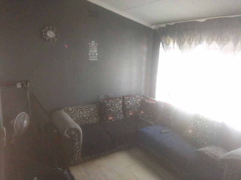 House For Sale in Eersterust - Photo 5
