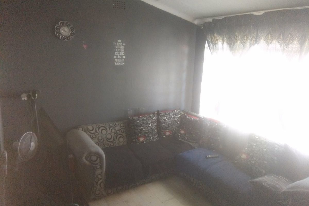 House For Sale in Eersterust - Photo 5
