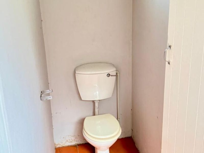 House To Rent in Glenmore - Photo 6