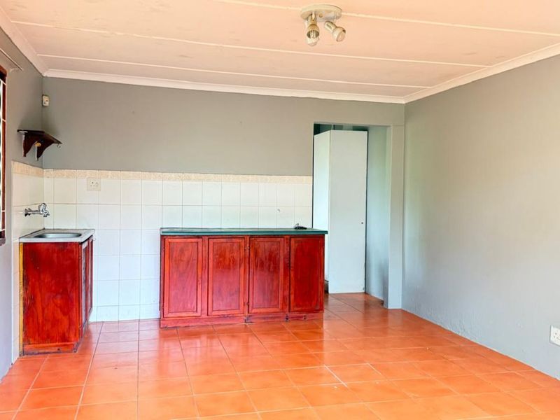 House To Rent in Glenmore - Photo 4