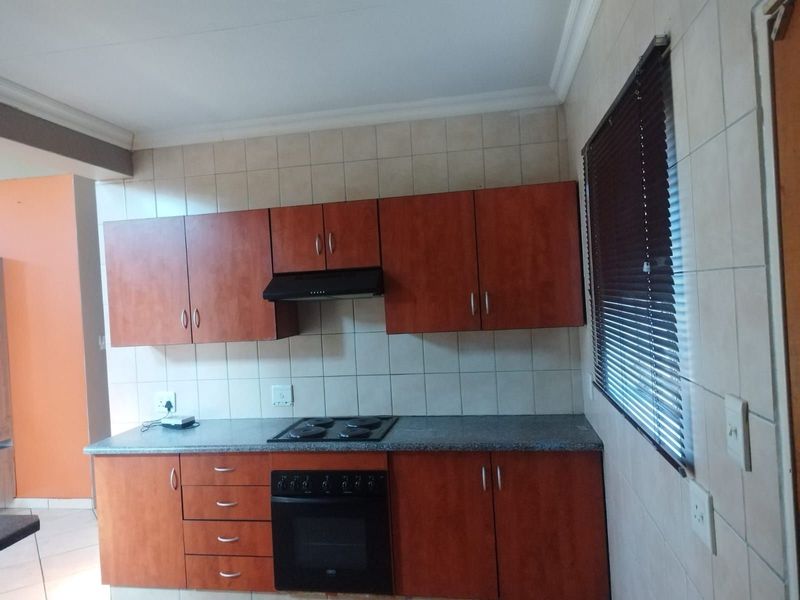 Townhouse For Sale in Reyno Ridge - Photo 5