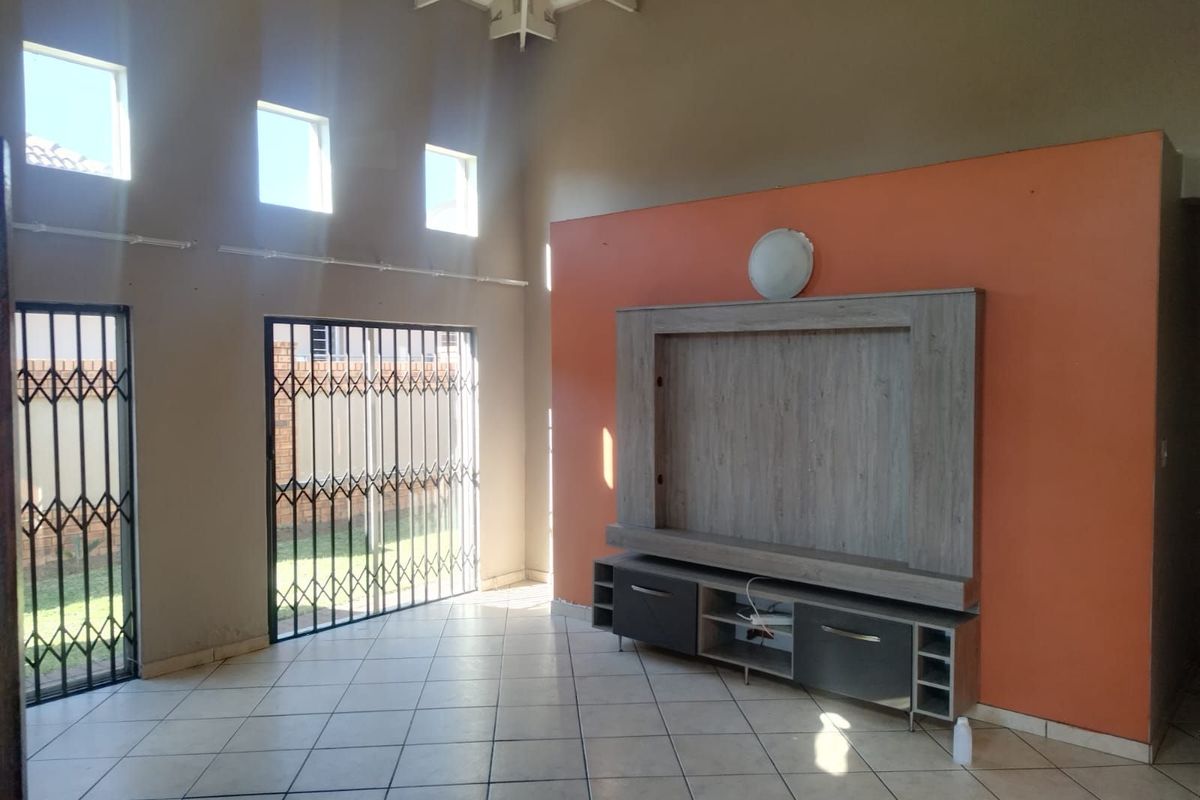 Townhouse For Sale in Reyno Ridge - Photo 4