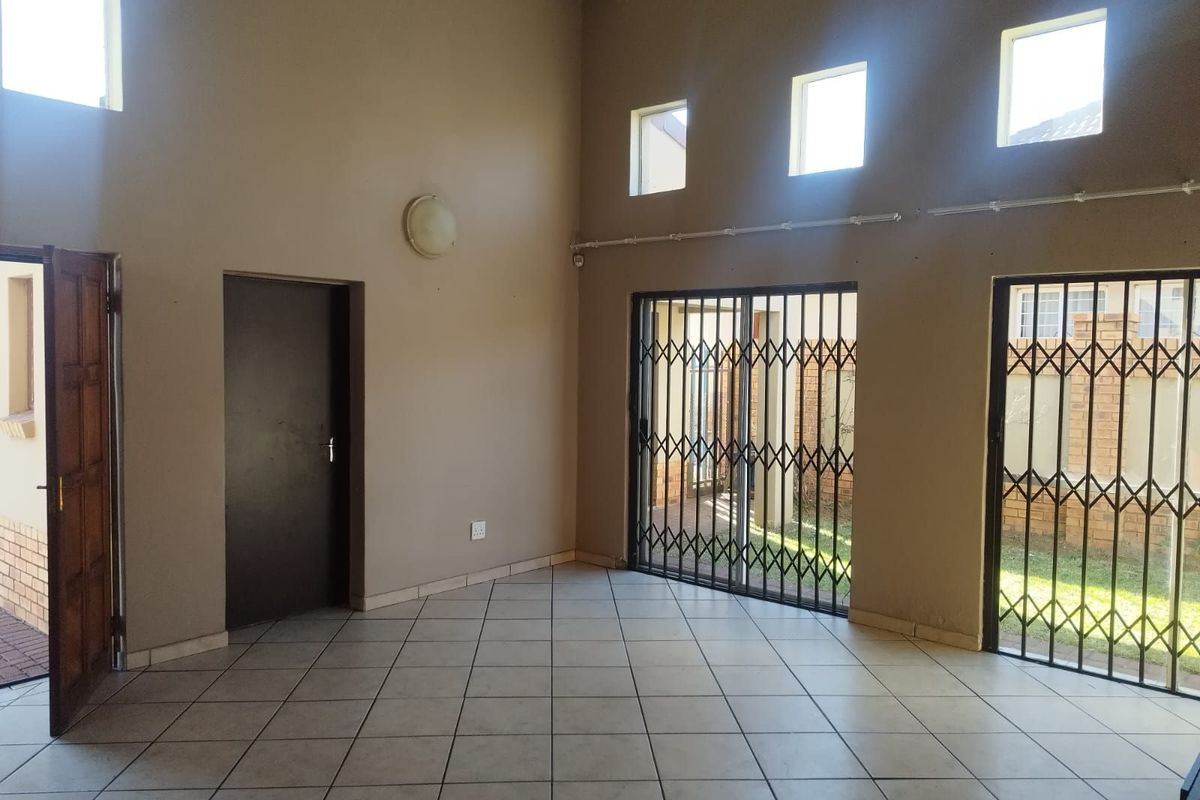 Townhouse For Sale in Reyno Ridge - Photo 2