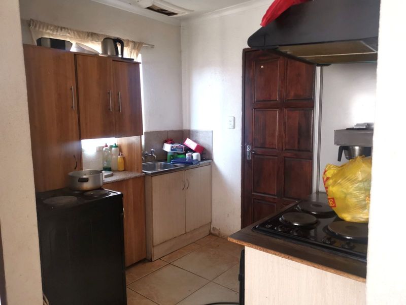 House For Sale in Soshanguve Ext - Photo 2