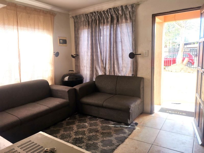 House For Sale in Soshanguve Ext - Photo 4