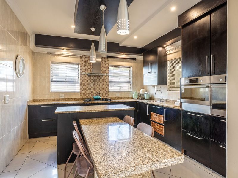 House For Sale in Willow Acres - Photo 4