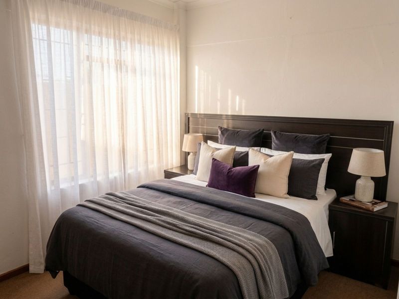 Apartment For Sale in Sophiatown - Photo 5