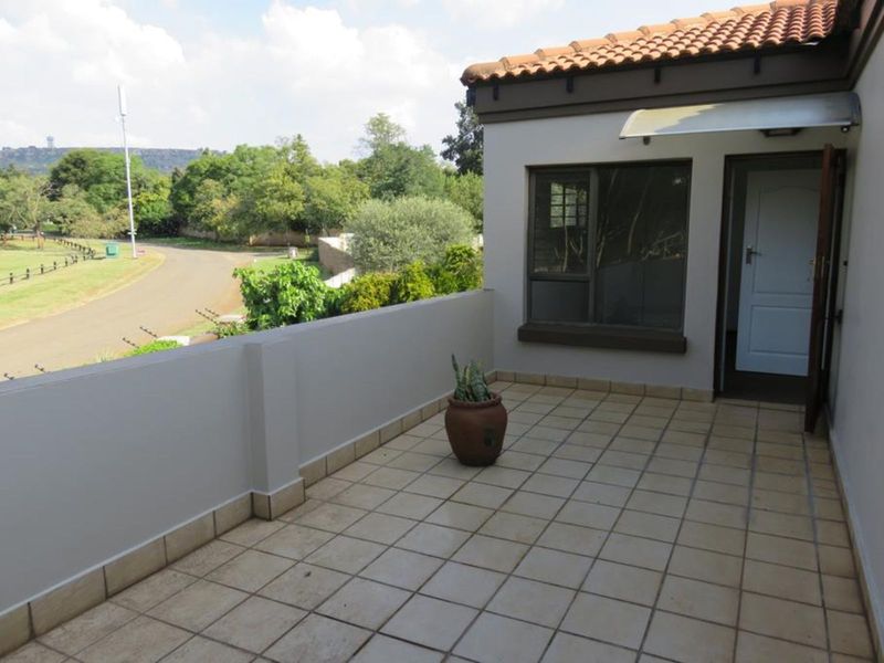 Townhouse To Rent in Northcliff - Photo 9