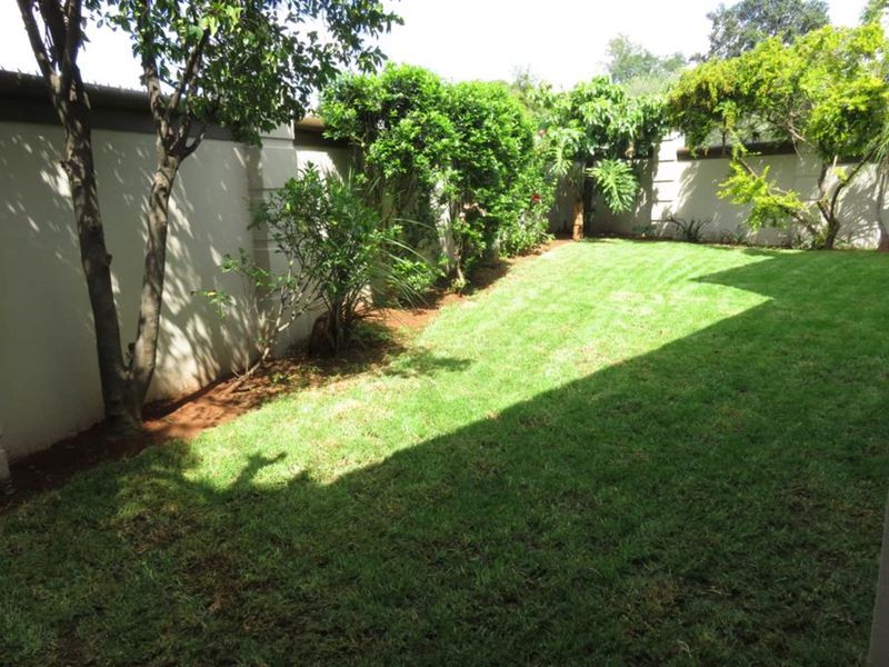 Townhouse To Rent in Northcliff - Photo 2
