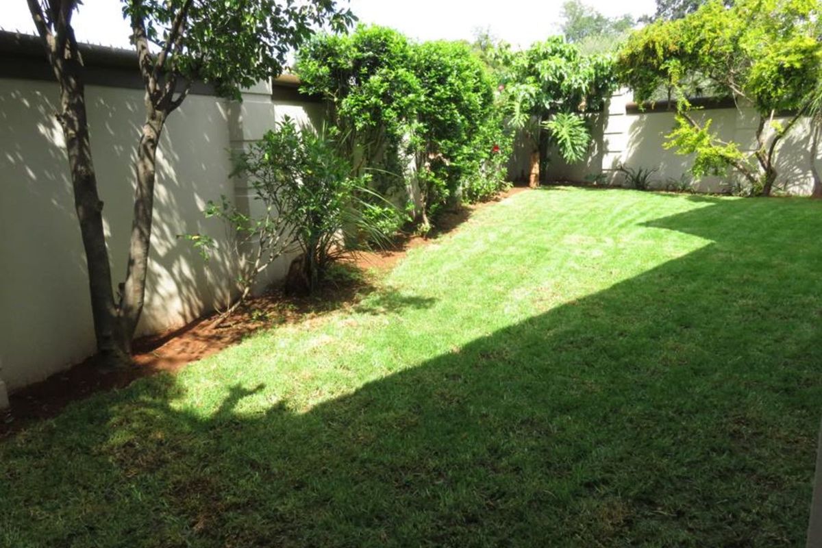 Townhouse To Rent in Northcliff - Photo 2