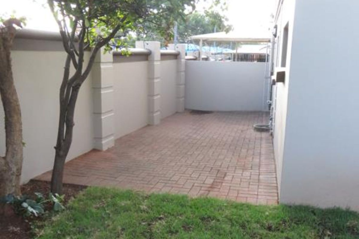 Townhouse To Rent in Northcliff - Photo 5