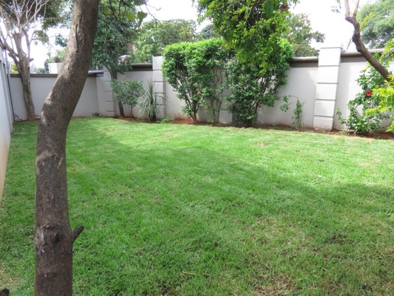 Townhouse To Rent in Northcliff - Photo 4
