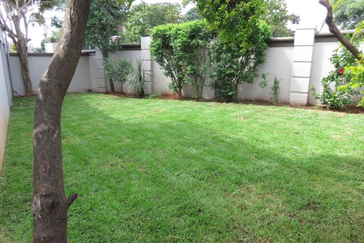 Townhouse To Rent in Northcliff - Photo 4