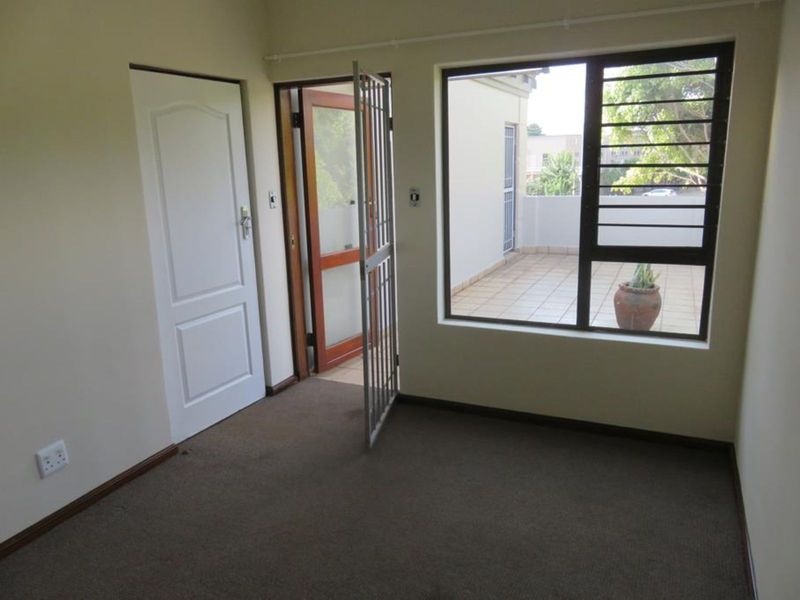 Townhouse To Rent in Northcliff - Photo 10