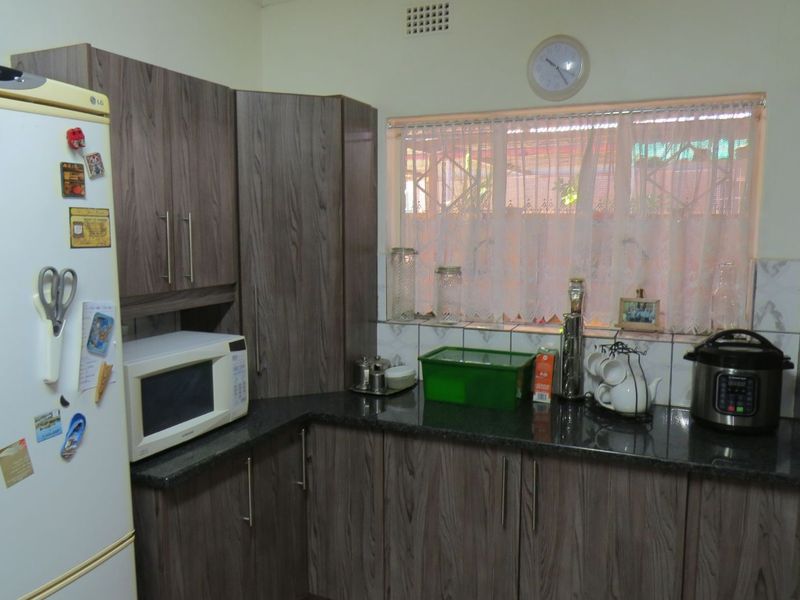 House For Sale in Vanderbijlpark Cw - Photo 10