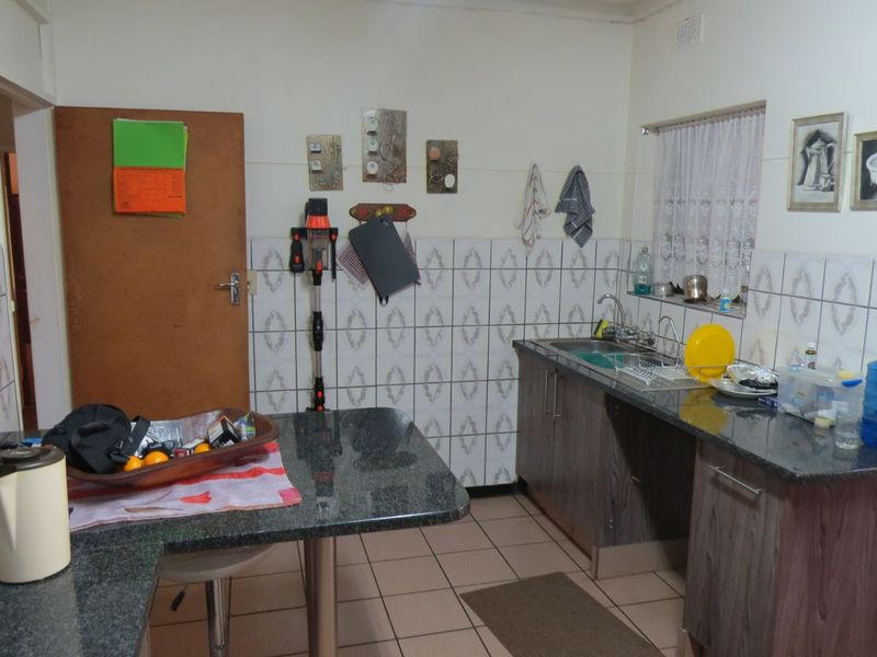House For Sale in Vanderbijlpark Cw - Photo 9