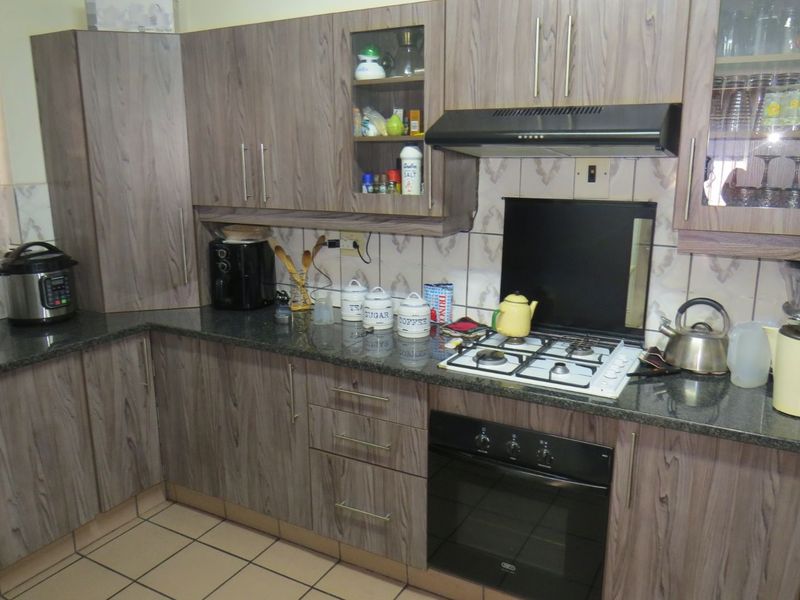 House For Sale in Vanderbijlpark Cw - Photo 6