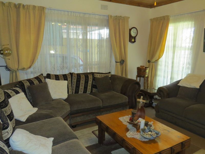 House For Sale in Vanderbijlpark Cw - Photo 4