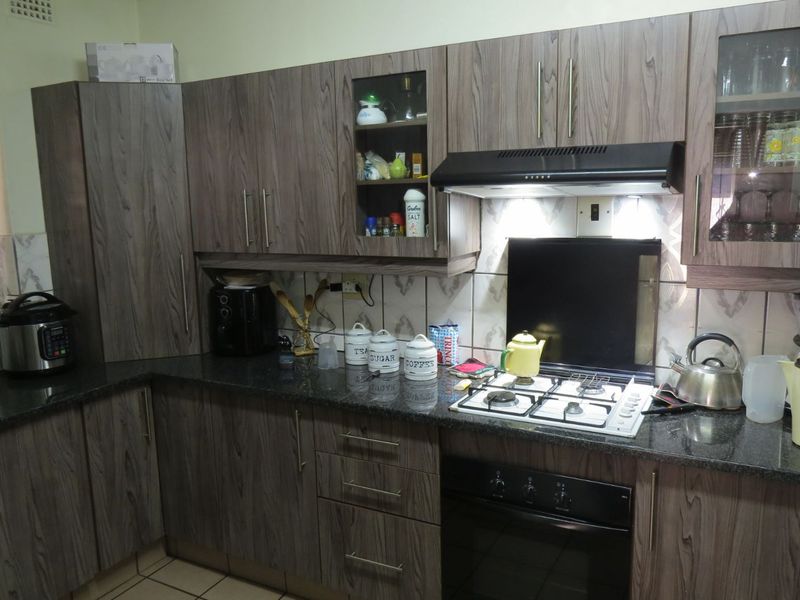 House For Sale in Vanderbijlpark Cw - Photo 7