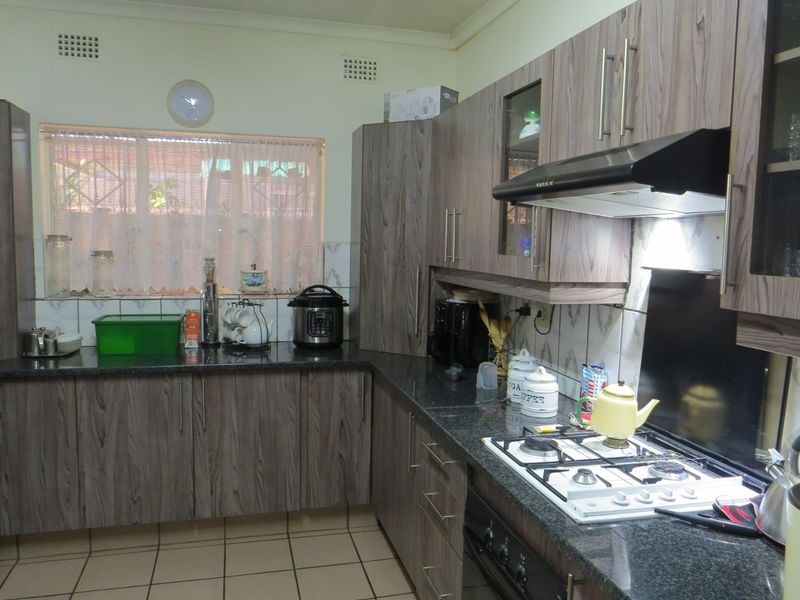 House For Sale in Vanderbijlpark Cw - Photo 8