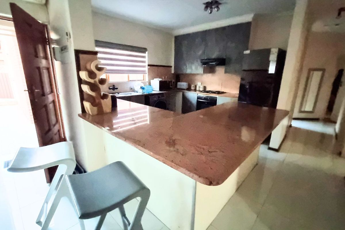Townhouse For Sale in Sagewood - Photo 5