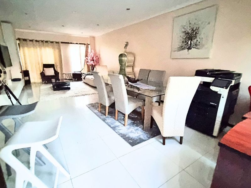 Townhouse For Sale in Sagewood - Photo 6