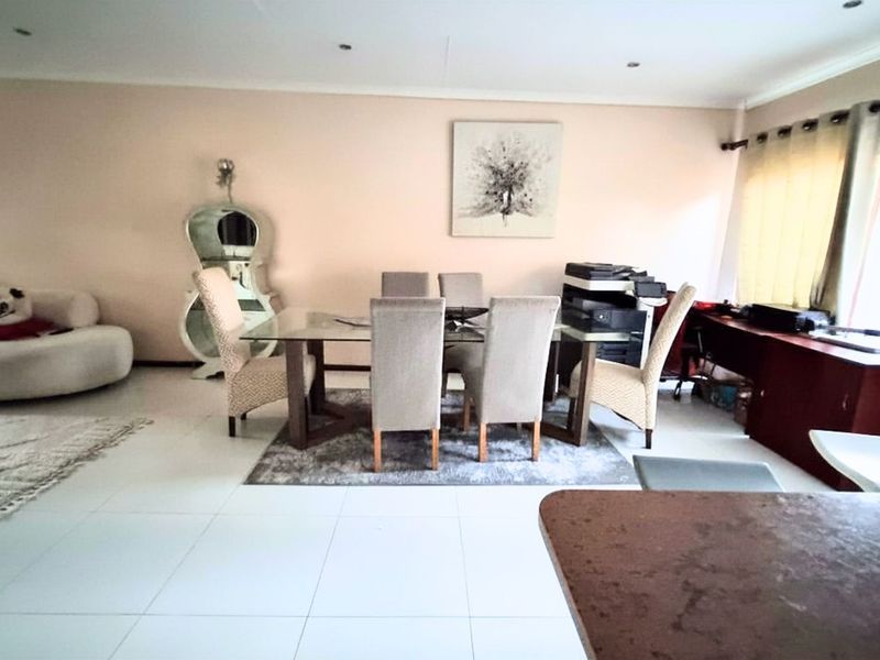 Townhouse For Sale in Sagewood - Photo 4
