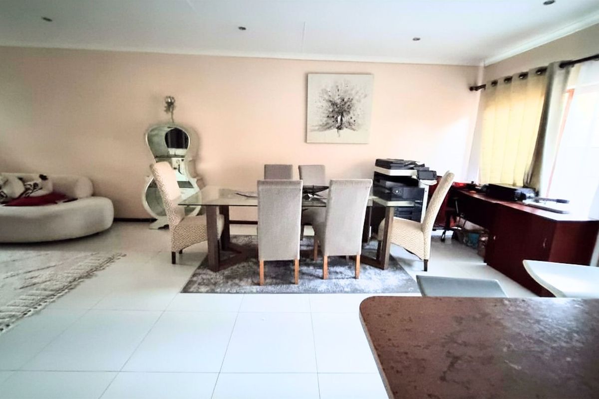 Townhouse For Sale in Sagewood - Photo 4