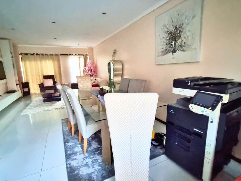 Townhouse For Sale in Sagewood - Photo 3
