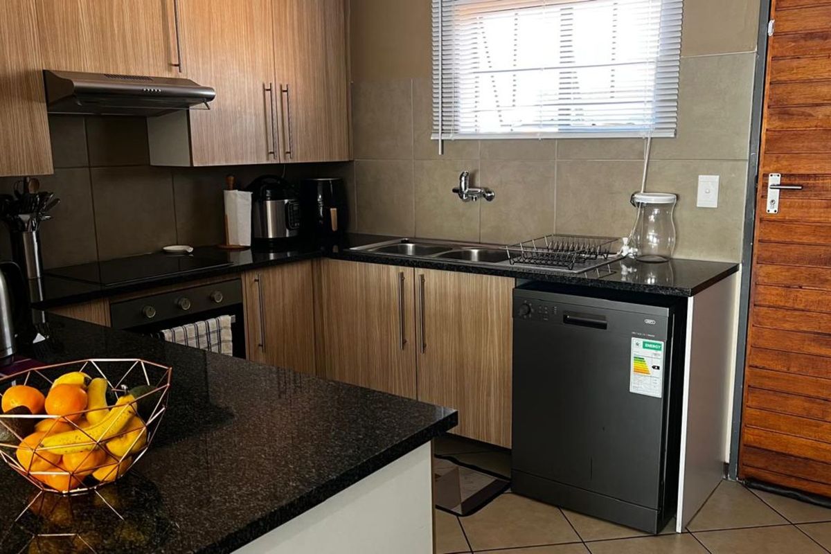 Townhouse For Sale in Noordwyk - Photo 3