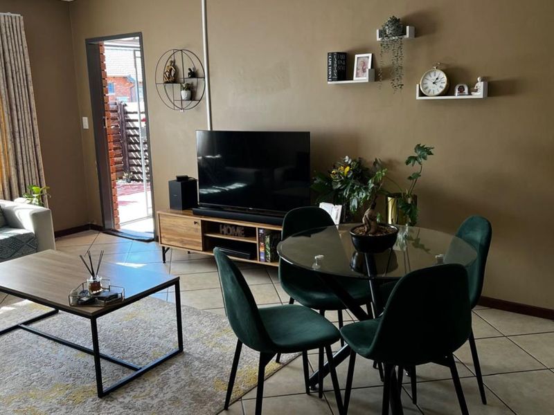 Townhouse For Sale in Noordwyk - Photo 5